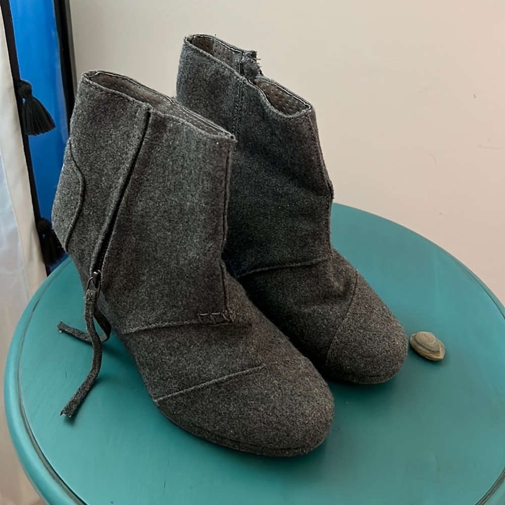 Tom’s exterior wool heels